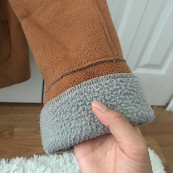 reversible tan and gray fleece jacket - Picture 3 of 5